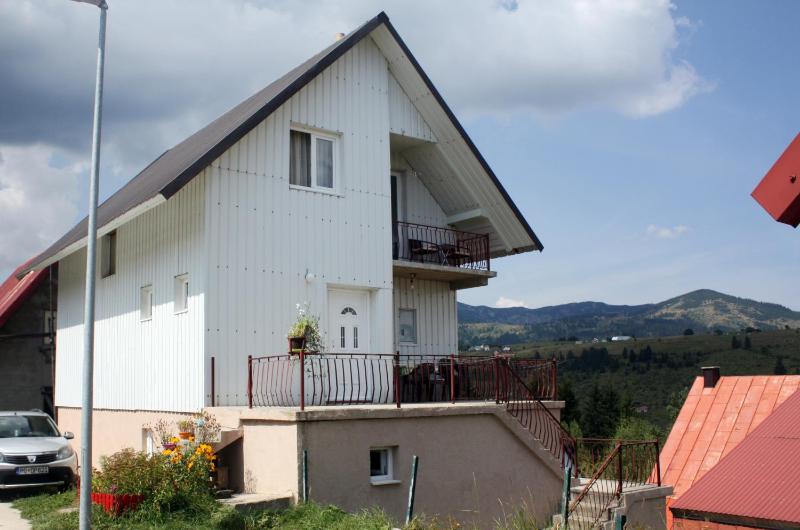 Apartment with Mountain View image 1