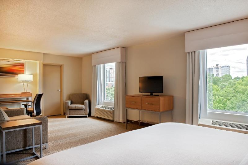 Standard King Room with Sofa Bed image 3