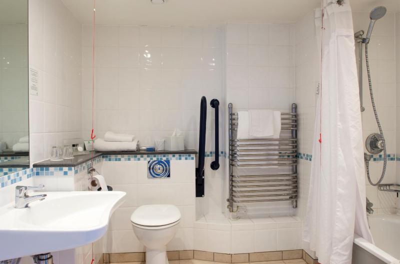 Standard Double Room - Disability Access image 4