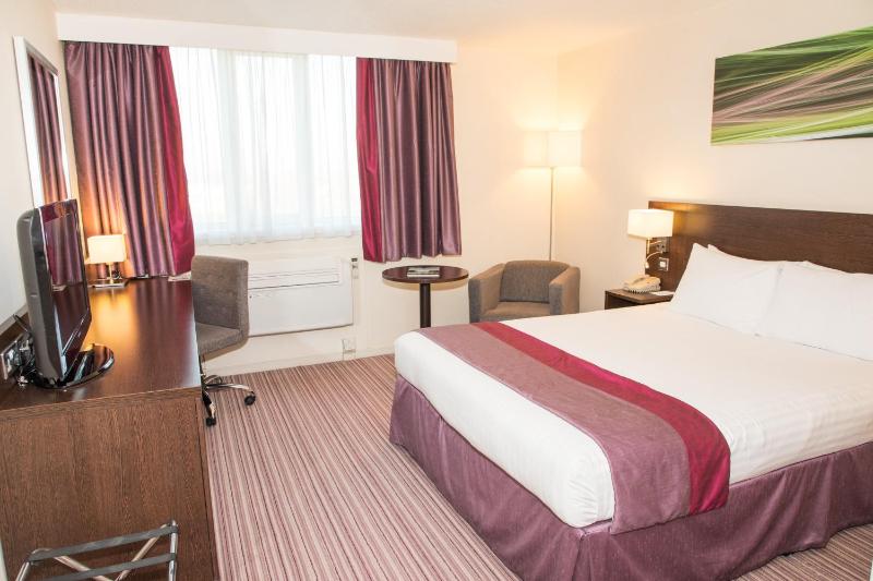 Standard Queen Room image 1
