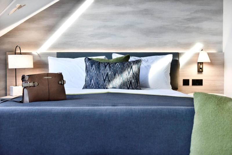 King Studio Suite with Full Kitchen image 4