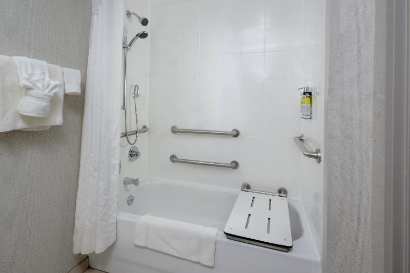 King Room with Mobility Accessible Tub image 3