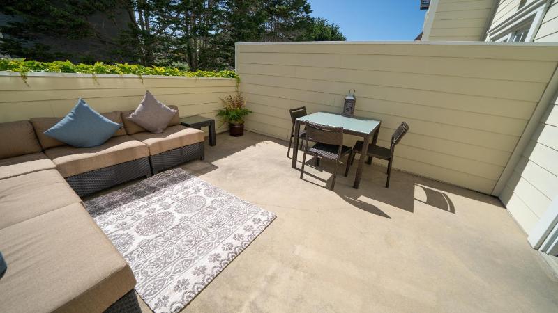 Patio Room with King Bed image 3
