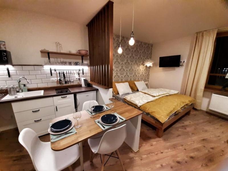 King Studio with Sofa Bed image 2