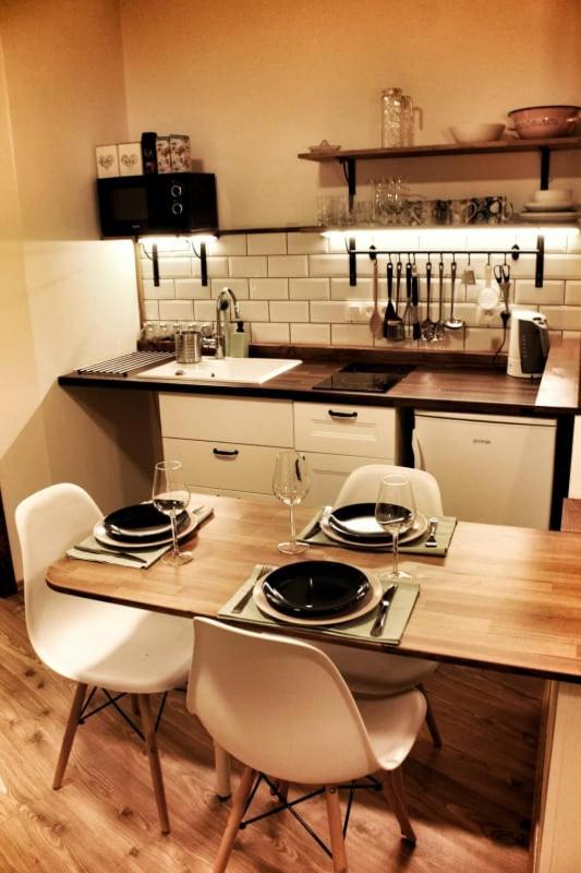 King Studio with Sofa Bed image 3