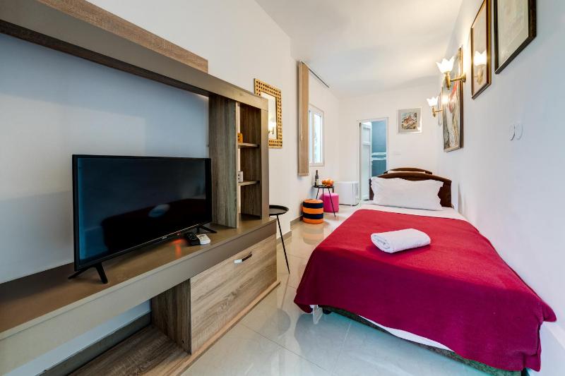 Oasis Seaside Rooms - image 15