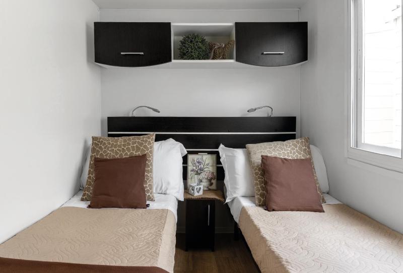 Three-Bedroom Mobile Home image 2