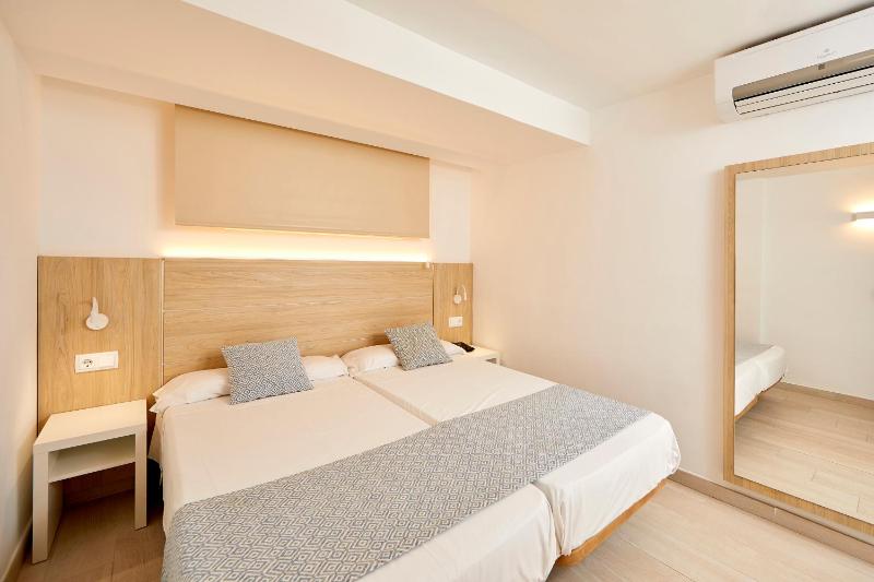 One-Bedroom Apartment with Sea View and Terrace image 4