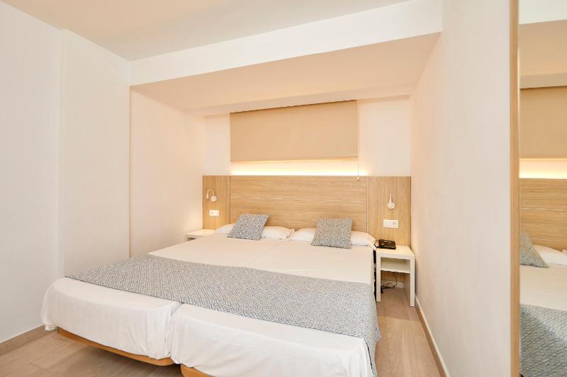 One-Bedroom Apartment with Sea View and Terrace image 3