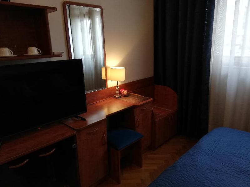 Double Room image 2