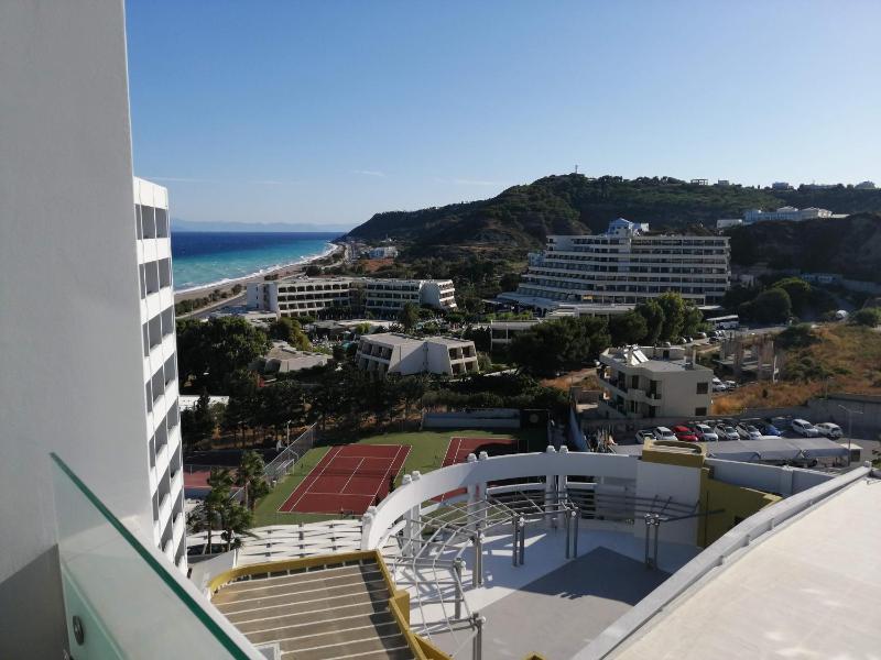 Double or Twin Room with Side Sea View image 3
