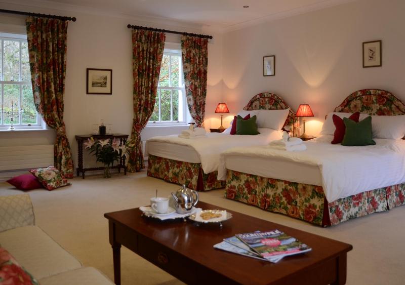Double Room with Lake View image 2