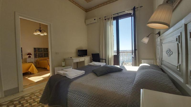 Triple Room with Balcony and Sea View image 1