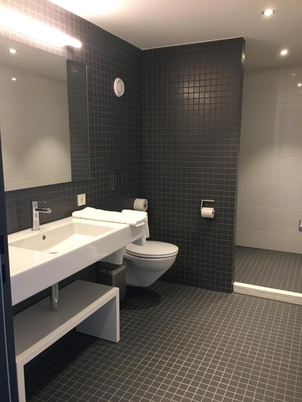 Deluxe Twin Room image 3