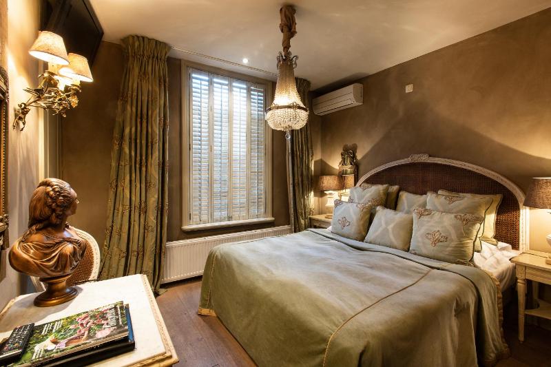 Romantic Room image 3