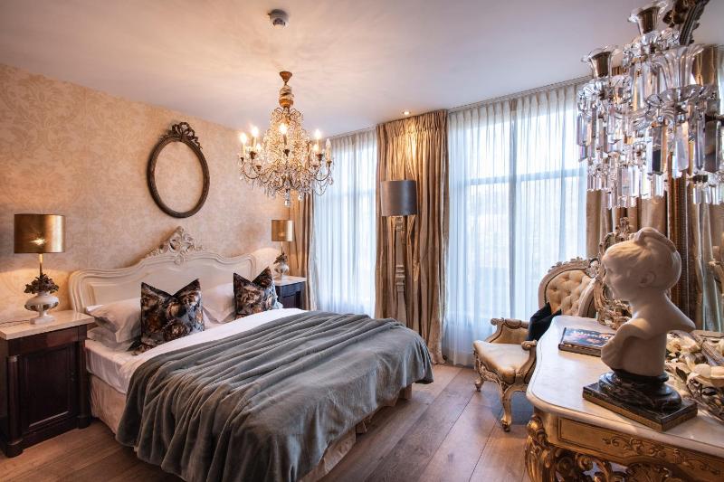 Deluxe Double Room image 4