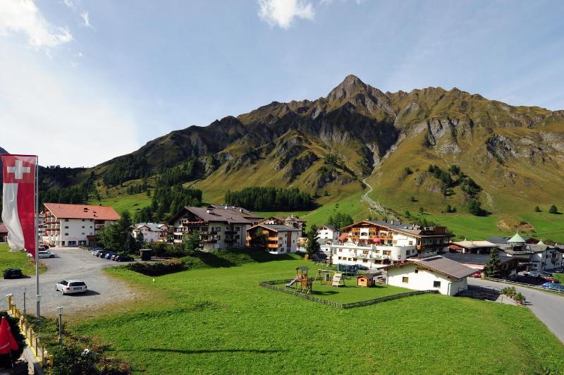 Superior Double Room with North-Facing Balcony image 2