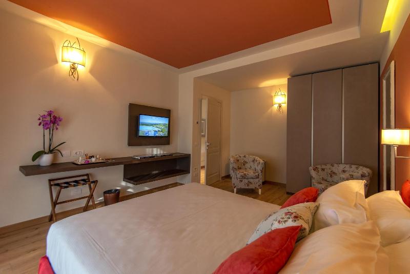 Suite with Terrace image 2