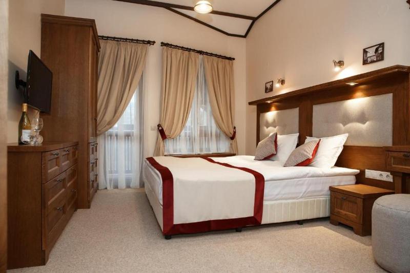 Superior Two-Bedroom Maisonette (4 Adults + 2 Adults or 3 Children) image 4