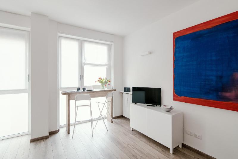 Mark's Gallery Apartment by MyHomeInComo - image 6