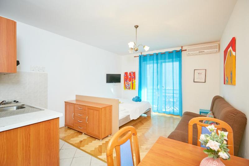 Studio Apartment image 2