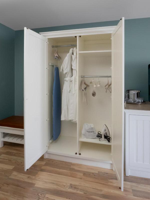 Queen Room with Two Queen Beds - Disability Access image 4