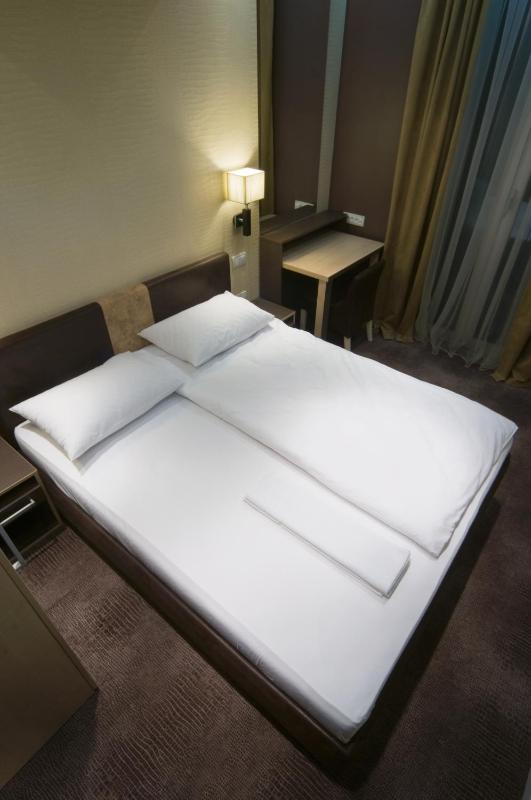Comfort One-Bedroom Suite image 2