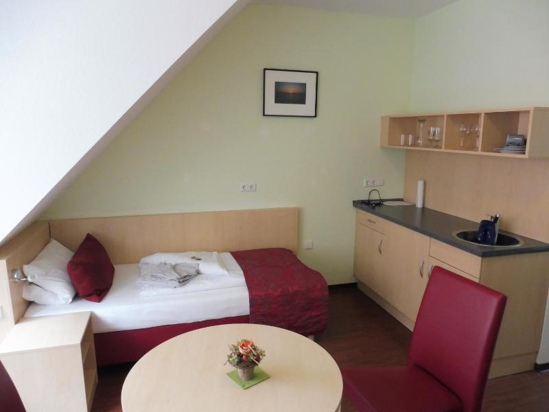 Triple Room with Shower image 4