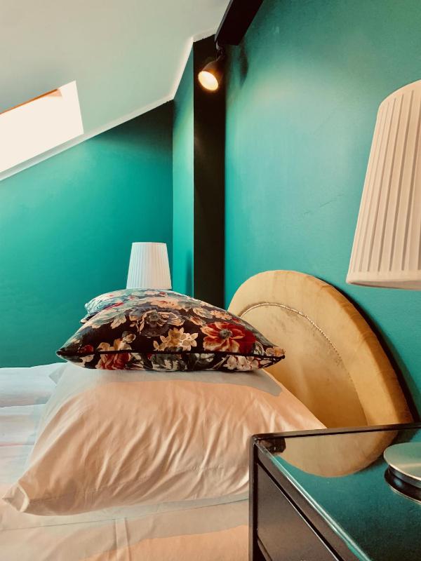 Small Double Room image 4