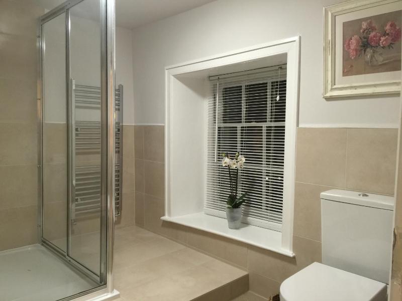 Superior King Room image 3