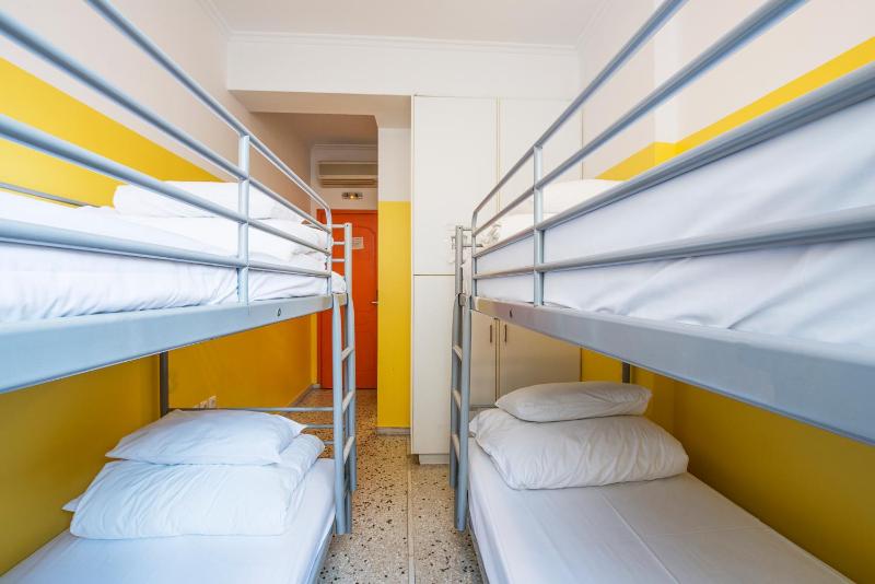 Bed in 4-Bed Mixed Dorm Ensuite image 3