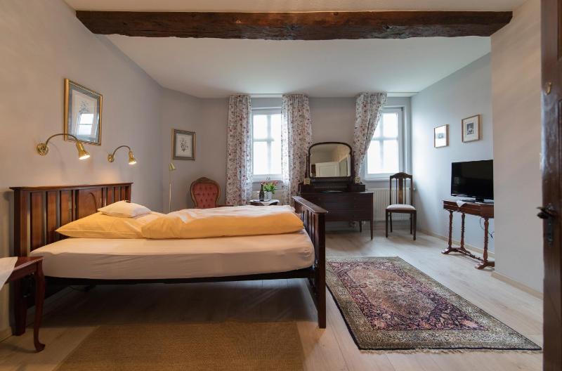 Single Room with Private Bathroom image 4