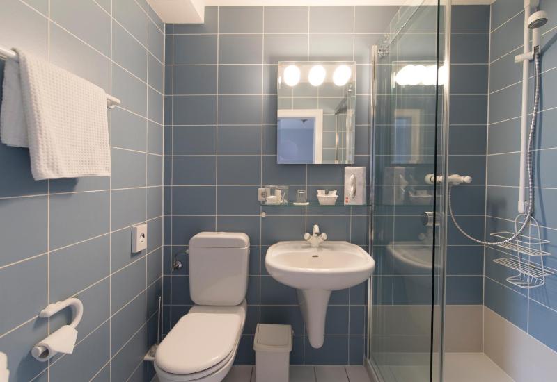 Single Room with Private Bathroom image 3
