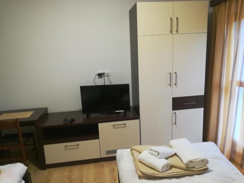 Twin Room with Balcony image 2