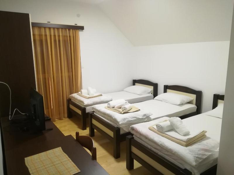 Triple Room with Balcony image 1