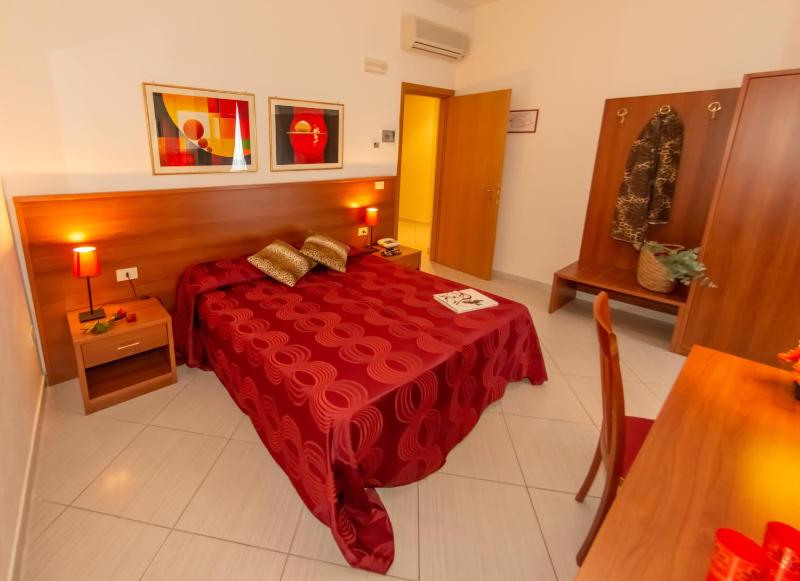 Double Room image 1