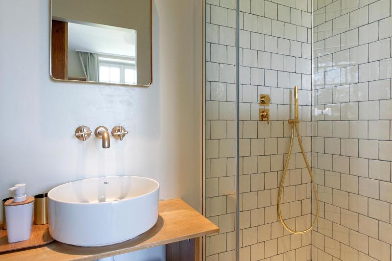 Double Room with Sea View image 4