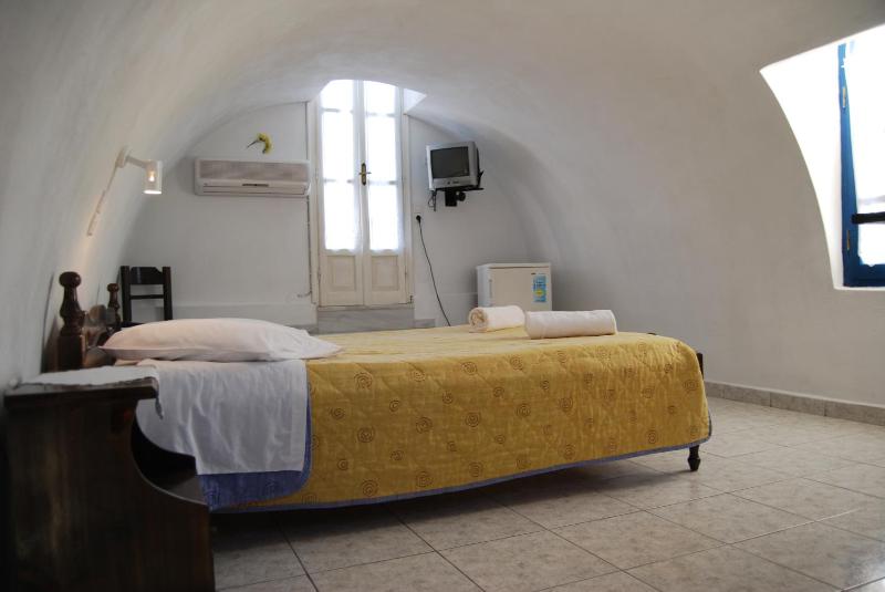 Small Double Room image 3
