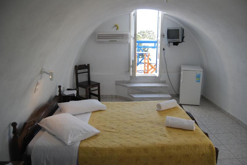 Small Double Room image 4