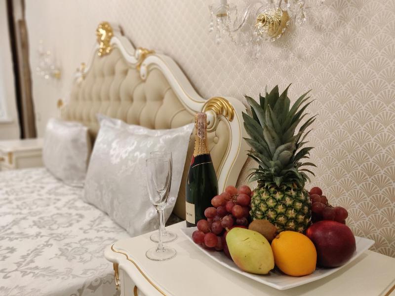 Deluxe King Suite image 4