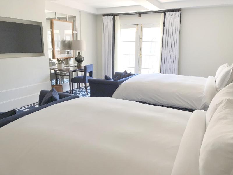 Deluxe Queen Room with Two Queen Beds image 3