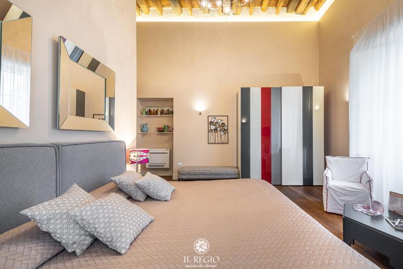 Deluxe Room image 3