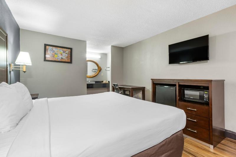 King Room - Non-Smoking image 2