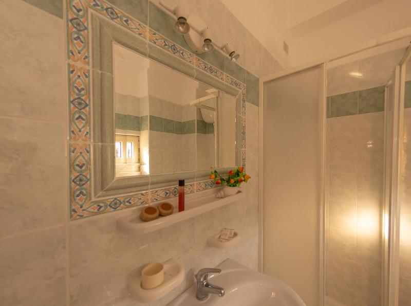 Double Room image 4