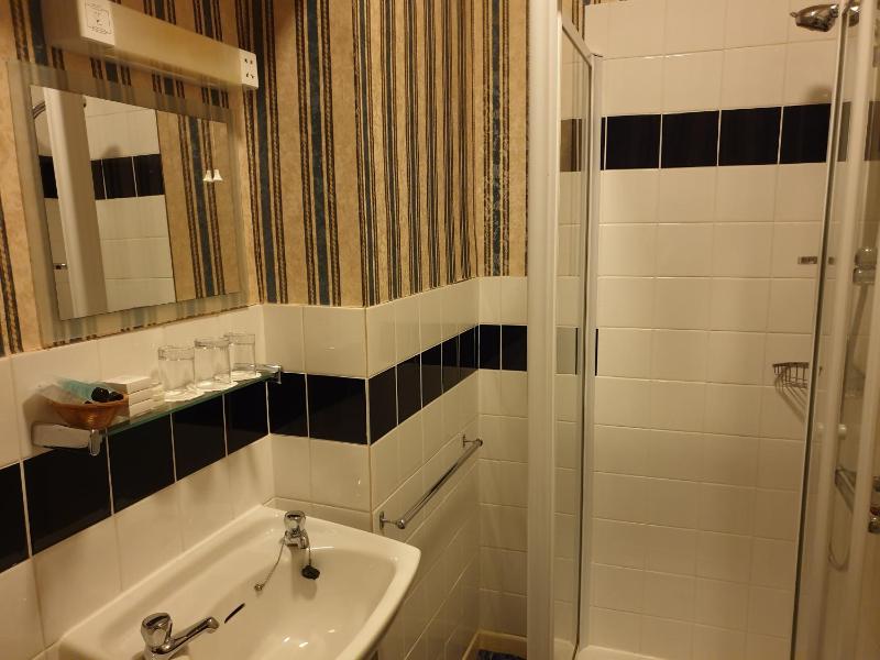 Triple Room with Private Bathroom image 2