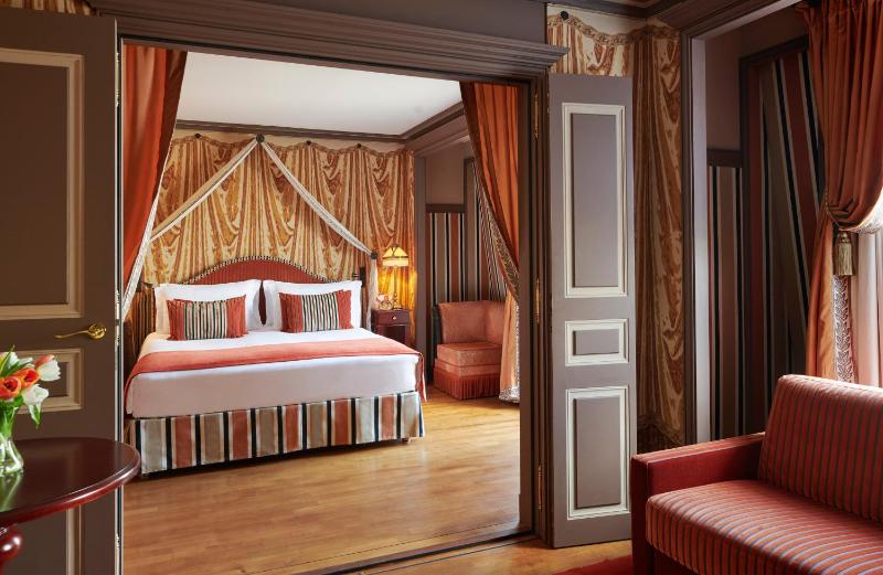 One-Bedroom Suite image 2