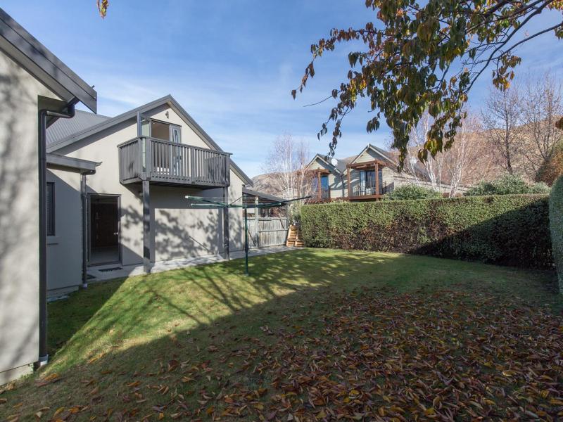 Modern Lake Haven - Wanaka Holiday Home - image 8