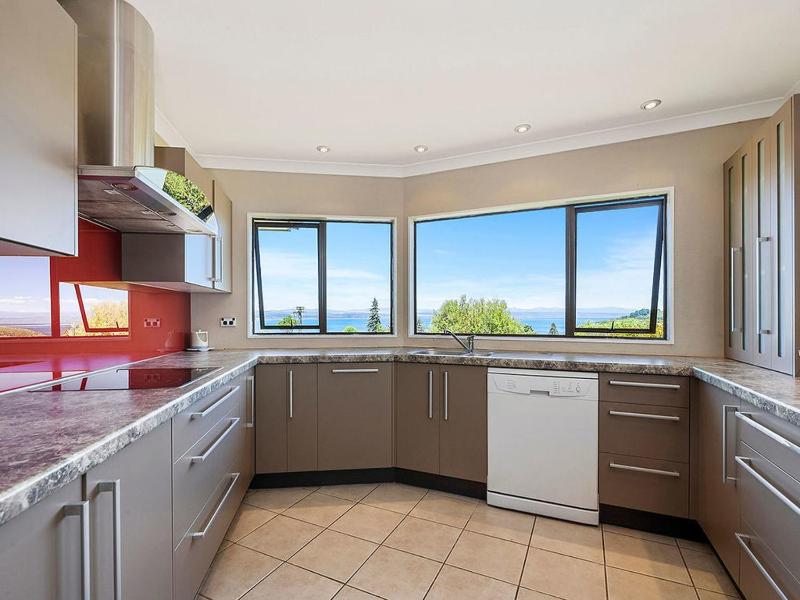 Acacia Bay Getaway - Lake Taupo Holiday Home - image 22