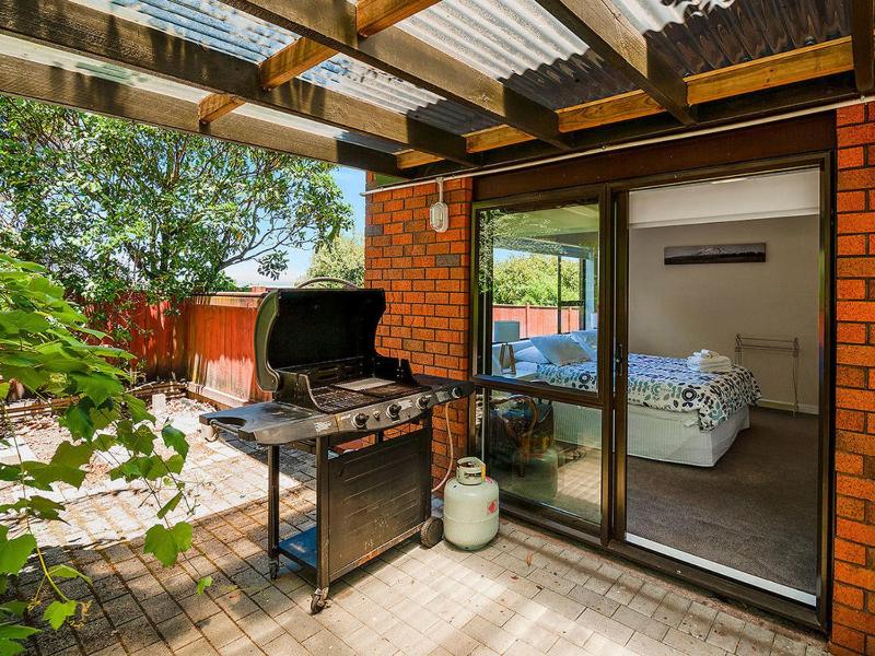 Acacia Bay Getaway - Lake Taupo Holiday Home - image 17