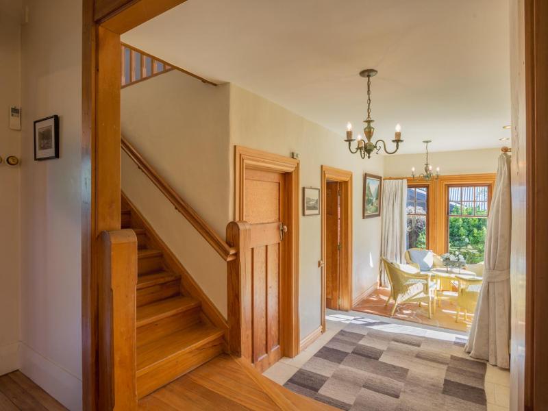 McAlister House - Queenstown Holiday Home - image 9